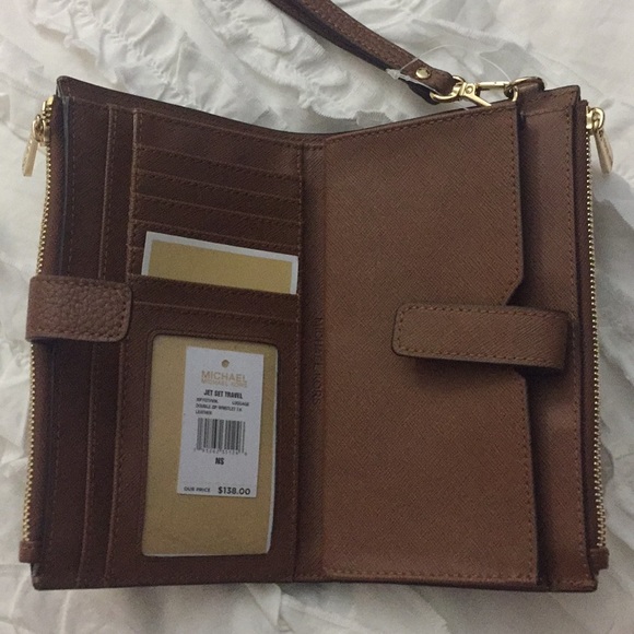 MK Jet Set Double Zip Leather Wristlet - Picture 4 of 7